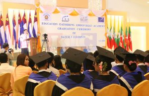 EGG Academy ကျောင်း၏ အပတ်စဉ် (၅) ကျောင်းသူ/သား ၃၂ဦး အောင်လက်မှတ်များ ပေးအပ်