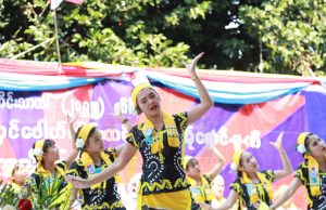 ဘန်ကောက်ရောက် ကရင်များ နှစ်သစ်ကူးပွဲတော်ကို အစဉ်အလာမပျက် ကျင်းပ