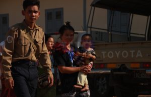 အုန်းဖျန်စခန်းမှ ဒုက္ခသည် ၂ဝဝ ဦးခန့် မြဝတီကြိုဆိုရေးစခန်းသို့ ထပ်မံ ရောက်ရှိ