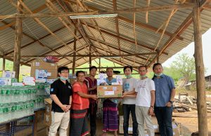 ကေအဲန်ယူ တောင်ငူခရိုင် Quarantine Center သို့ သိန်း ၁၂ဝ ကျော်ဖိုးရှိ ပစ္စည်းများ လာရောက်လှူဒါန်း
