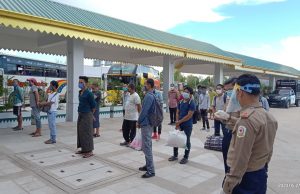 မြဝတီနယ်စပ်တွင် ထိုင်းပြန်မြန်မာလုပ်သား ၃,၀၀ဝ ကျော်၏ ဓာတ်ခွဲ နမူနာကို ဗဟိုဓာတ်ခွဲခန်းသို့ပေးပို့