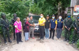 ဖမ်းမိထားသော ဘတ် ၇ သိန်းကျော်တန် ကားကို ထိုင်းတာဝန်ရှိထံ KNU လွှဲပြောင်း