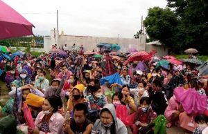 အလုပ်ဆင်းခွင့်မရသေးသည့် မြန်မာရွှေ့ပြောင်းအလုပ်သမား အလုပ်ပိတ်ရက်ထပ်တိုး၍ စားဝတ်နေရေး အခက်အခဲရှိနေ