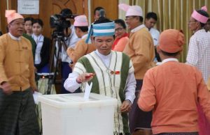 မွန်ပြည်နယ် ကရင်ဝန်ကြီး ပြန်လည်ရွေးချယ်မခံရသည့်အပေါ် ထောက်ခံသူများ မေးခွန်းထုတ်