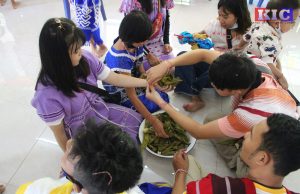 ကိုဗစ်ရောဂါကာလကြောင့် ကရင်ပြည်နယ်တွင် ချည်ဖြူဖွဲ့ပွဲများ စည်စည်ကားကားပြုလုပ်ခြင်းမရှိ