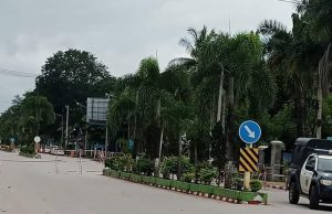 မြဝတီခရိုင်ထွေအုပ်ရုံးထဲဝင်ရောက်ပြီး အုတ်ခဲဖြင့်ပစ်ပေါက်ခဲ့သူအား လုံခြုံရေးရဲမှ ပစ်ခတ်ဖမ်းဆီး၍ အမှုဖွင့်ထား