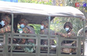 KNU ဖလံတောင်ဆေးရုံကို စစ်ကောင်စီနှင့် BGF ပူးပေါင်းတပ် ဖျက်ဆီး၊ ကျောင်းသူနှစ်ဦးကို သေနတ်နှင့်ပစ်