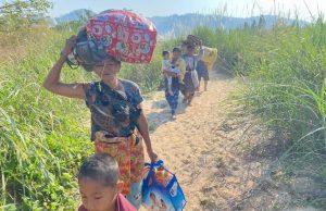နေရပ်ပြန်ရန် ဖိအားပေးခံရမှာကို ထိုင်းဘက်ရှိ စစ်ဘေးရှောင်သူများ စိုးရိမ်ထိတ်လန့်နေ