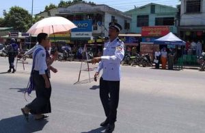 စာသင်ကျောင်းအနီး ပစ်ခတ်မှုများဖြစ်ခဲ့၍ စာမေးပွဲဖြေဆိုမှုကို နေရာပြောင်းရွှေ့ရန်စီစဉ်လိုက်ရ