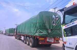 မြဝတီနယ်စပ်ကုန်သွယ်ရေးဇုန်သို့ ဝင်ရန်စောင့်နေသည့် ကုန်တင်ယာဉ် အစီး ၃၀၀ ကျော် ယာဉ်ကြောပိတ်ဆို့မှုများ ဖြစ်နေ