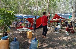 ပိတ်ထားသော ချောင်းအား မဖွင့်ပေး၍ စစ်ကောင်စီမှ ရဟတ်ယာဉ်ဖြင့် ဗုံးကြဲတိုက်ခိုက်၊ အရပ်သား ၅ဝဝ ကျော် ထပ်မံတိမ်းရှောင်ရ