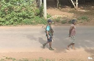 တံခွန်တိုင်ရဲစခန်းဝင်းအတွင်း ခြေကုပ်ယူထားသည့် စစ်ကောင်စီတပ် ရွာသား ၃ဝ ဦးခန့် ဖမ်းဆီးခေါ်ဆောင်သွား