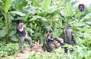 ဖလူးဝေါလေ လမ်းပိုင်း ၃ ထပ်ကွေ့နေရာအား ဂျက်တိုက်လေယာဉ် ၃ စင်းဖြင့် ဗုံးကြဲပစ်ခတ်တိုက်ခိုက်နေ