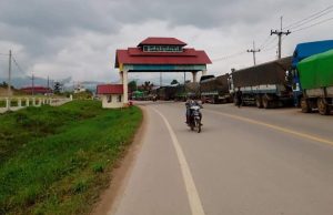 မြဝတီကုန်သွယ်ရေးဇုန်တွင် စစ်ကောင်စီတပ်က စည်းကမ်းချက်များနှင့် စစ်ဆေးတင်းကြပ်မှုများကြောင့် ယာဉ်ကြောပိတ်ဆို့မှုများဖြစ်ပေါ်နေ