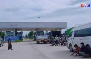 မြဝတီအမှတ် (၂) တံတားပေါ်တွင် လာဘ်ငွေယူ လူပိုတင်ဆောင်သွားလာနေကြောင်း လူပြောများလာ၍ လူတင်ဆောင်သွားလာခွင့်ပိတ်
