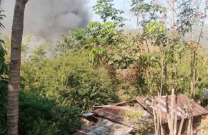 သံတောင်မြို့ ၁၃ မိုင်ရှိ ကေအဲန်ယူအိမ်များကို စစ်ကောင်စီ မီးရှို့