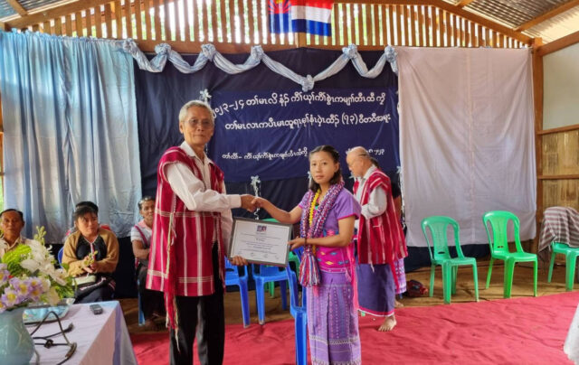 Naw-Hay-Thi-Dew-receives-Padoh-MS-award-12-Aug-2023