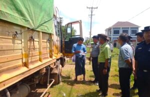 မြဝတီ ကုန်ကားများ ဖမ်းဆီး ငွေတောင်းများ၍ ကုန်ပစ္စည်းသယ်ဆောင်သည့် လုပ်ငန်းတချို့ရပ်နား