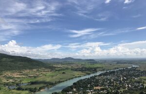 စစ်တောင်းမြစ်အရှေ့ဘက်ကမ်း ကရင်ချောင်းရွာ၌ စစ်အုပ်စုတပ်စွဲထားမှုကြောင့် ဒေသခံများ နေအိမ်မပြန်ရဲ