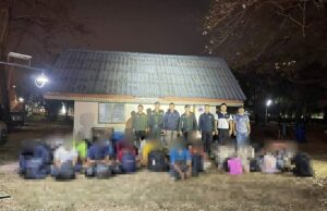 တရားမဝင်နယ်စပ်ဖြတ်ကျော်လာသည့် မြန်မာနိုင်ငံသား ၂၁ ဦး မဲဆောက်တွင် ဖမ်းဆီးခံရ