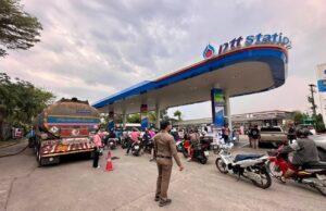 မဲဆောက်ဓာတ်ဆီဆိုင်များတွင် ဝယ်လိုအားများပြီး မနက်တစ်ပိုင်းဖြင့်ဆီပြတ်