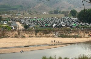 ပလောတပို့စခန်းတဝိုက် လက်နက်ကြီးကျရောက်ပေါက်ကွဲမှုများကြောင့် စစ်ရှောင် လေးထောင်ကျော် စခန်းမပြန်ရဲ