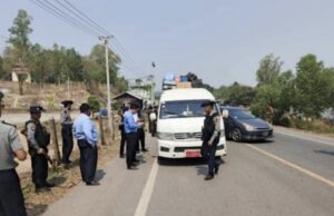 မြဝတီ-ကော့ကရိတ် အာရှလမ်းမ ပြန်ဖွင့်သော်လည်း စစ်ရေးတင်းမာမှုနှင့် စစ်ဆေးရေးများကြောင့် ခရီးသွားများ စိုးရိမ်နေ