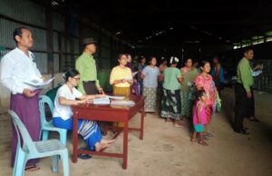 ကော့ကရိတ်ရှိ မီးလောင်ပျက်စီးနေအိမ်များ အိမ်ဆောက်ပစ္စည်းထောက်ပံ့ပေးသော်လည်း မျှတမှုမရှိ