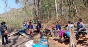 ဒူးသထူခရိုင်တွင် လေကြောင်းရန်စိုးရိမ်သဖြင့် ကျေးရွာ (၆) ရွာထက်မနည်း ဒေသခံများ ဘေးလွတ်ရာ တိမ်းရှောင်နေရ