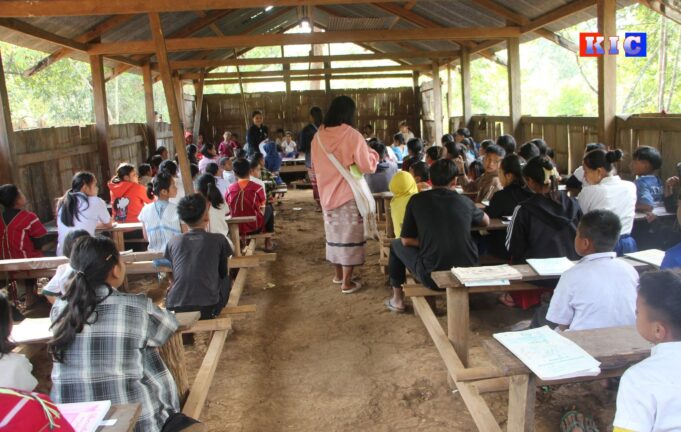 စစ်ကြောင်းထိုးမှုကြောင့် တပ်မဟာ ၅ နယ်မြေတွင် ကျောင်း ၁၅ ကျောင်း ပိတ်ထားရပြီး ဒေသခံ ထောင်ချီ စစ်ဘေးတိမ်းရှောင်နေရ