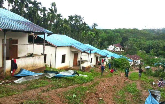 ရေး-ချောင်းဖျား၊ ချောင်းနှစ်ခွ စစ်ဘေးရှောင်နေရာသို့ စစ်အုပ်စုလေယာဥ်ဗုံးကြဲ၍ နေအိမ်များပျက်စီး