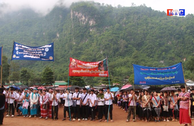 မယ်လဒုက္ခသည်စခန်းရှိ ကမ္ဘာ့ဒုက္ခသည်များနေ့အခမ်းအနား လူ(၄,၀၀၀)ကျော် တက်ရောက်ဂုဏ်ပြု