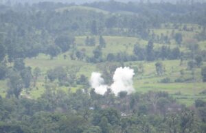 မြဝတီတောင်ဘက် ဖလူး-မင်းလက်ပံလမ်းပိုင်းကို စစ်အုပ်စု ၃ ရက်ဆက်တိုက် လေကြောင်းမှ ဗုံးကြဲတိုက်ခိုက်