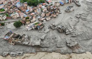 နီပေါ-တိဘက်နယ်စပ်တွင် ရုတ်တရတ်ရေကြီးမှုကြောင့် လူပေါင်း (၁၆၅) ဦးထက်မနည်း သေဆုံးပြီး (၁,၅၀၀) နီးပါး ပျောက်ဆုံးနေ