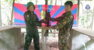 လယ်ဒိုတွင် နှစ်ရက်အတွင်း စစ်အုပ်စုတပ်ဖွဲ့ဝင် (၄) ဦး KNLA ထံ ဘက်ပြောင်းခိုလှုံ