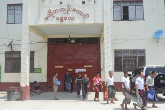 မန္တလေး၊ အိုးဘိုထောင်အတွင်း အကျဥ်းသားများ စစ်မှုထမ်းရန် စစ်အုပ်စု ဖိအားပေးစည်းရုံးနေ