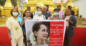 ဒေါ်အောင်ဆန်းစုကြည်နှင့် နိုင်ငံရေးအကျဉ်းသားများ လွတ်မြောက်ရေး မဲဆောက်တွင် အပတ်စဥ် ဆုတောင်းပွဲ စတင်
