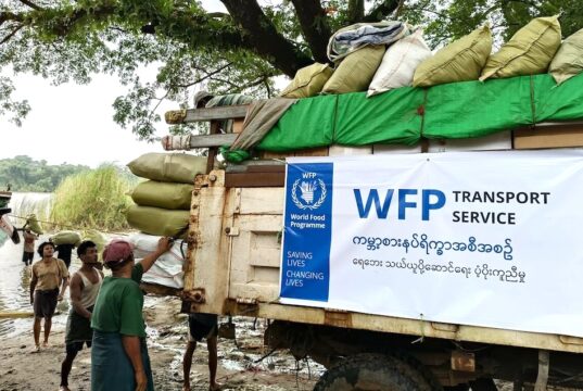 ဧရာဝတီတိုင်းက ရေဘေးသင့်ဒေသများသို့ အခမဲ့ သယ်ယူပို့ဆောင်ရေးယာဥ်ဝန်ဆောင်မှု WFP စတင်
