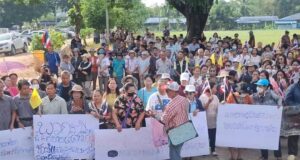 နယ်စပ်ဖြတ်ကျော် လက်နက်ကျည်ကျရောက်မှုကို ဖြေရှင်းရန် မယ့်ကိုကင်းဒေသခံများ ဆန္ဒထုတ်ဖော်